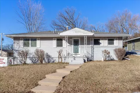 8 Becky Ln, Council Bluffs, IA 51503