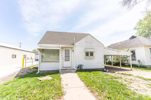 209 S Locust St, Glenwood, IA 51534