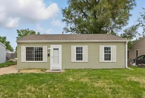 1006 Hiatt St, Carter Lake, IA 51510