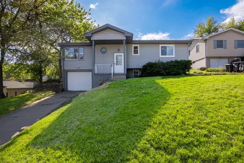 24 Bonnie Brae Cir, Council Bluffs, IA 51503