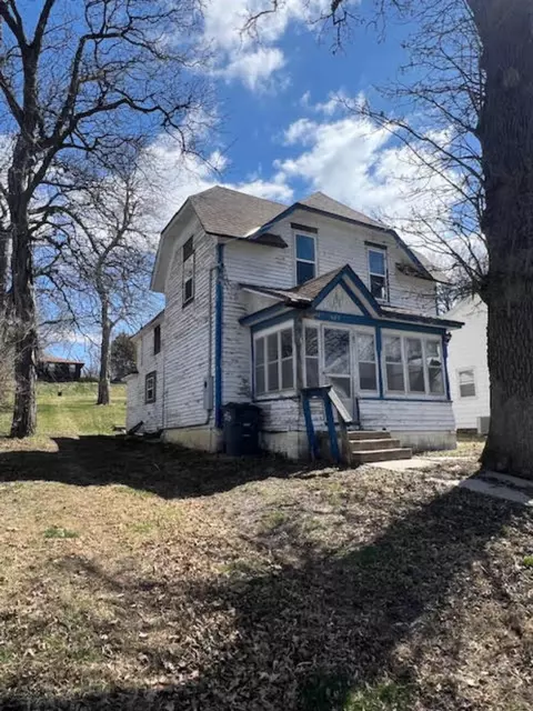405 Park St, Oakland, IA 51560