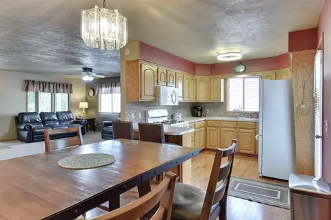 Dining - 534 Vine St, Carson, IA 51525 photo 3 of 3