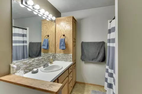 Bath - 534 Vine St, Carson, IA 51525 photo 1 of 4