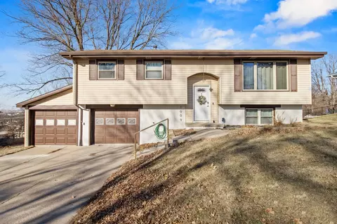 1009 Chautauqua Dr, Red Oak, IA 51566