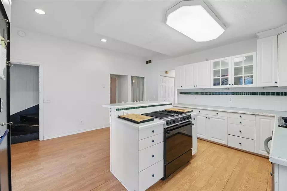 Image showcasing 216 Morningside Ave, Council Bluffs, IA 51503 | MLS# 25-919 | 25 Photos ...