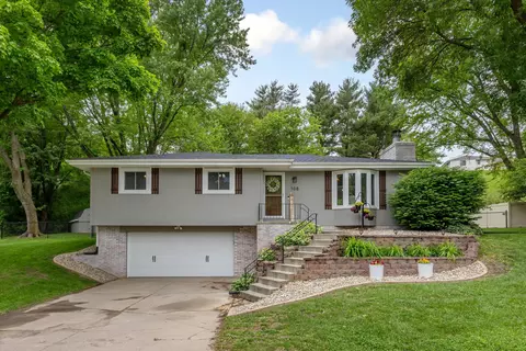 108 Knollwood Dr, Council Bluffs, IA 51503