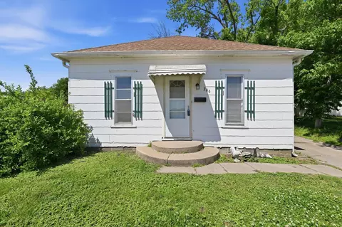 206 S Locust St, Glenwood, IA 51534