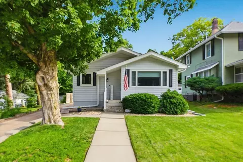 220 Locust Lodge Ave, Council Bluffs, IA 51503
