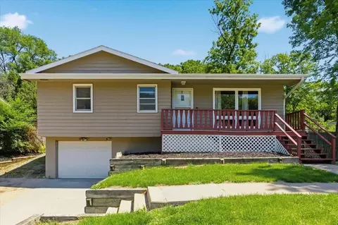 821 Mckenzie Ave, Council Bluffs, IA 51503