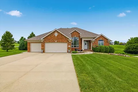 17660 Newberry Cir, Council Bluffs, IA 51503