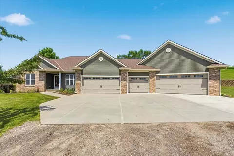 22354 Pioneer Trl, Council Bluffs, IA 51503