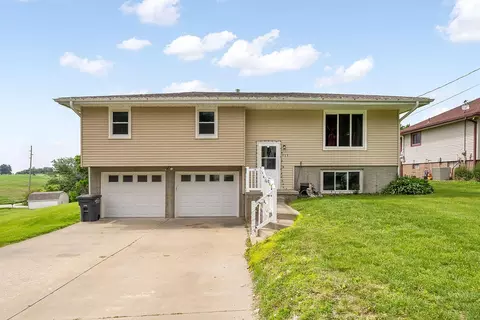 919 S Scenic Dr, Oakland, IA 51560