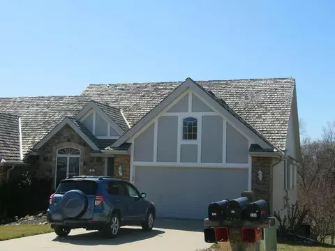 523 Golden Oaks Dr, Council Bluffs, IA 51503