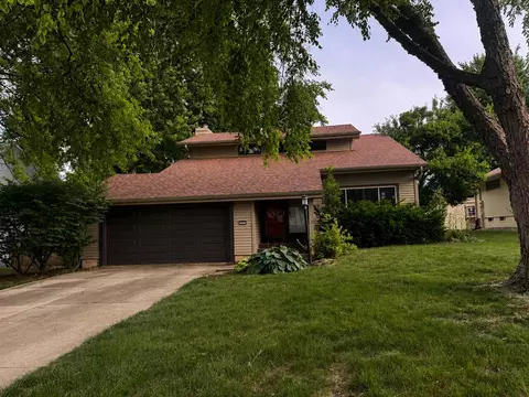 10066 NW 100th Place Pl, Clive, IA 50325