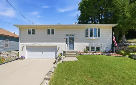 816 Palmer Ave, Oakland, IA 51560