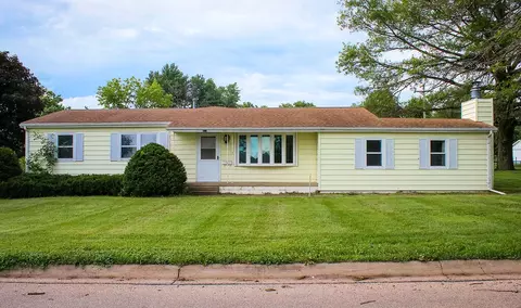 811 South Ave, Essex, IA 51638