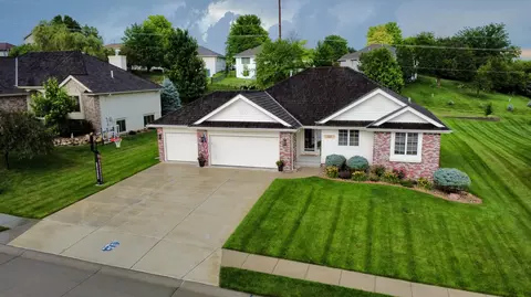 1527 Chestnut Dr, Council Bluffs, IA 51503