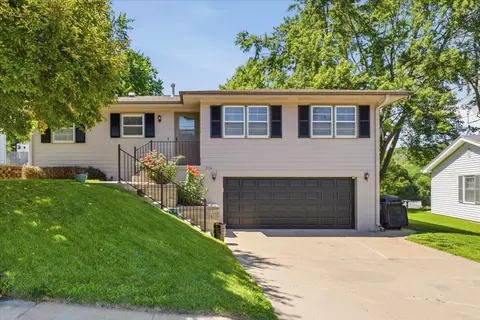 236 Zenith Dr, Council Bluffs, IA 51503