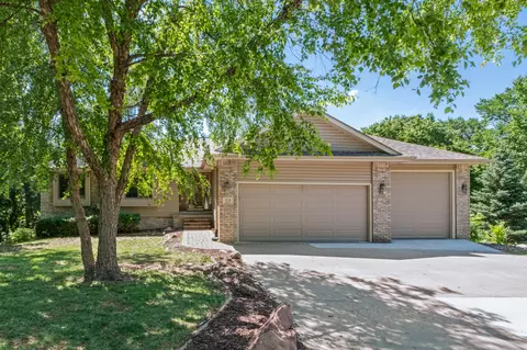 715 Parkwild Dr, Council Bluffs, IA 51503