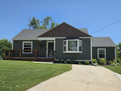 841 Palmer St, Oakland, IA 51560