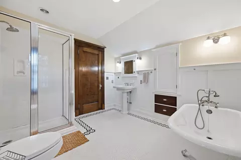 Bath - 202 Bella St, Irwin, IA 51446 photo 4 of 5