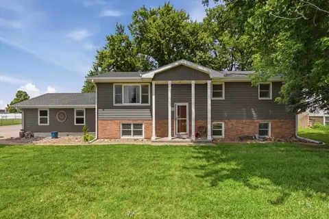 212 Charles Dr, Underwood, IA 51576