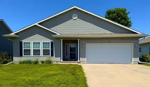 308 Kestrel Ct, Council Bluffs, IA 51501