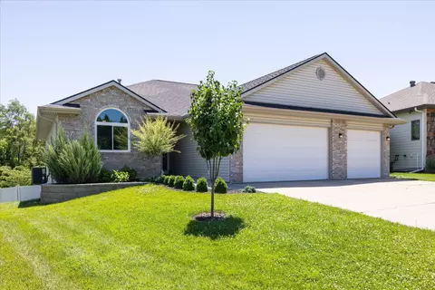 230 E View Dr, Council Bluffs, IA 51503