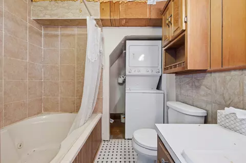 Bath - 563 S S Maple St, Avoca, IA 51521 photo 2 of 4
