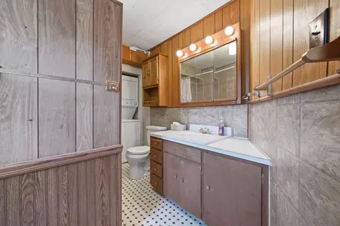 Bath - 563 S S Maple St, Avoca, IA 51521 photo 3 of 4