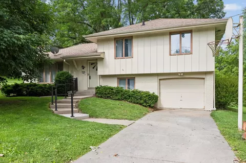 220 Cloverdale Dr, Council Bluffs, IA 51503