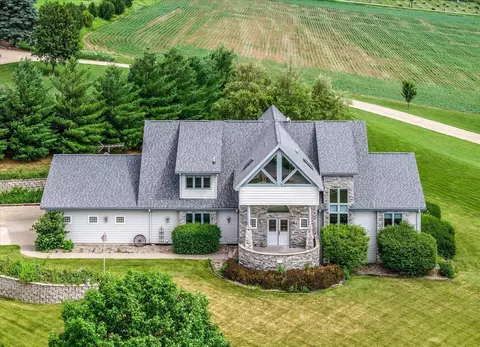 211 Fischer Dr, Woodbine, IA 51579