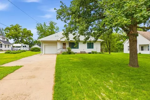 112 E 29th Ave, Council Bluffs, IA 51503
