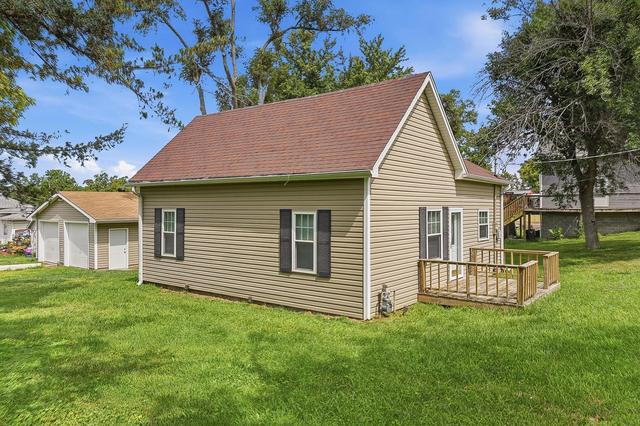 102 Grove St, Crescent, IA 51526