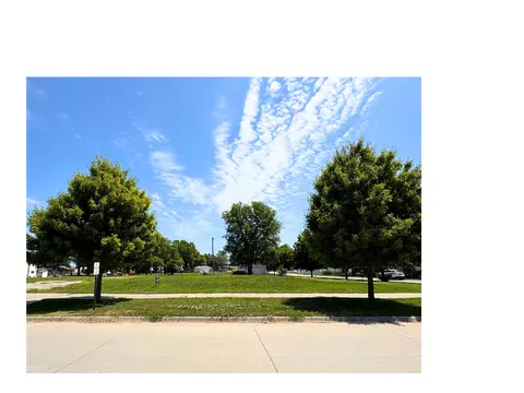 561 S Elm St, Avoca, IA 51521