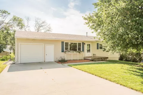205 Harolds Dr, Glenwood, IA 51534