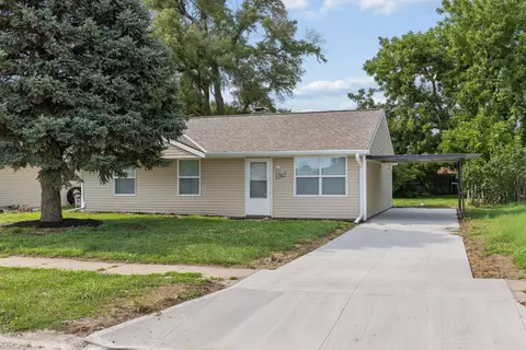 1202 Dorene Blvd, Carter Lake, IA 51510