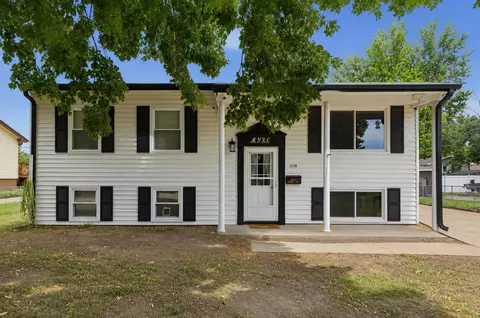 1110 Mayper Dr, Carter Lake, IA 51510