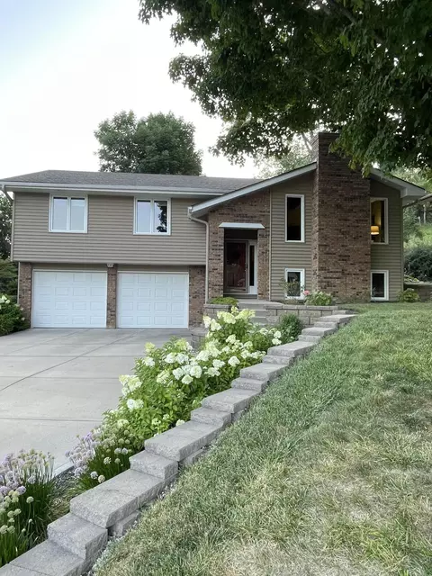 200 Upland Dr, Council Bluffs, IA 51503