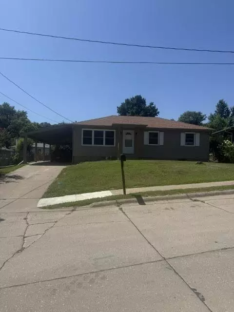 102 Center St, Glenwood, IA 51534