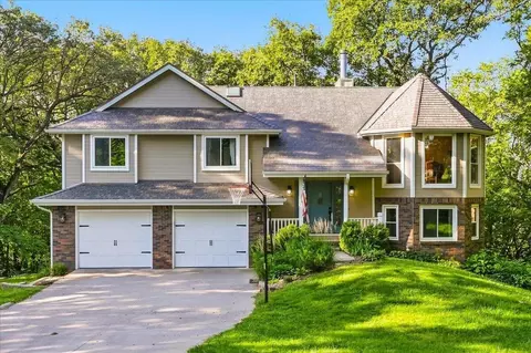 12577 Oakridge Ct, Council Bluffs, IA 51503