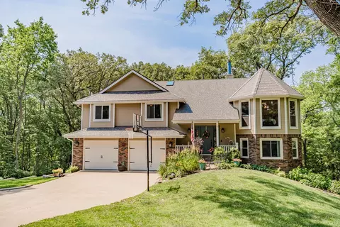 12577 Oakridge Ct, Council Bluffs, IA 51503