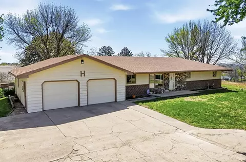 2946 Swedish Rd, Hamburg, IA 51640