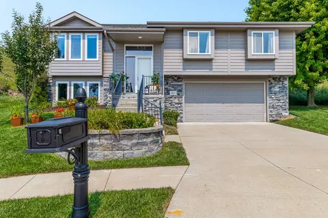 412 Sabrina Cir, Council Bluffs, IA 51503