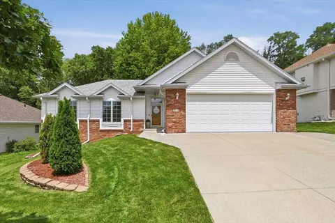 312 Buena Vista Cir, Council Bluffs, IA 51503