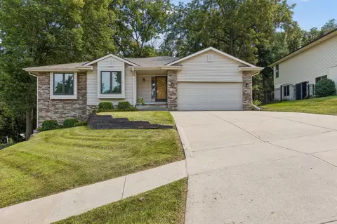 109 Fox Haven Dr, Council Bluffs, IA 51503