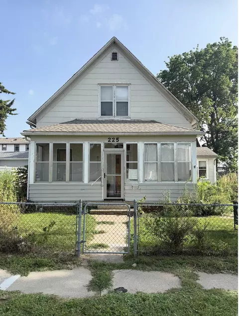 225 12th Ave, Council Bluffs, IA 51503