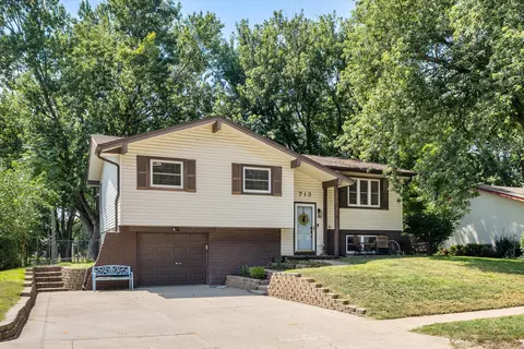 713 N 12th St, Blair, NE 68008
