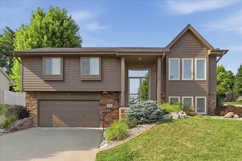 302 Carly Cir, Council Bluffs, IA 51503