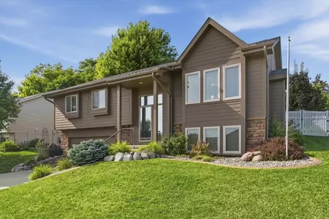 302 Carly Cir, Council Bluffs, IA 51503